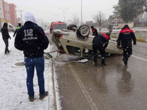 Takla Atan Otomobilini Bırakıp Kaçtı