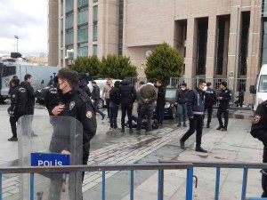 İ̇stanbul Adliyesi Önünde Polise Bıçaklı Saldırı