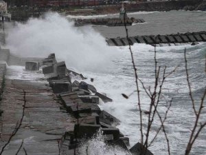 Batı Karadeniz’de Kuvvetli Fırtına