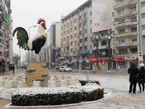Lapa Lapa Yağan Kar Denizlileri Sevindirdi