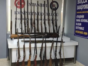 Ataşehir’de Antika Silah Deposuna Baskın: 35 Tüfek Ve Tabanca Ele Geçirildi