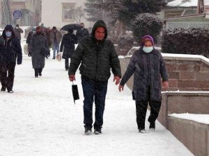 Yozgat’ta Kar Yağışı Etkili Oluyor