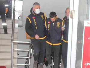Eşini Öldüren Zanlı Adliyede
