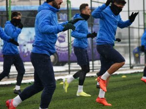 Afyonspor Soğuk Ve Karlı Havaya Rağmen Hazırlıklarını Sürdürdü