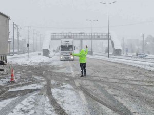 Bolu Dağı Düzce Kesimi Ağır Tonajlı Araçlara Kapatıldı