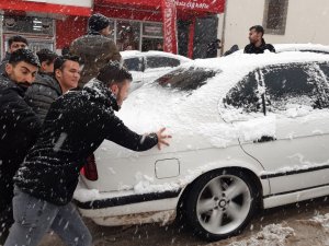 Kar Yağdı Yollar Buz Pistine Döndü