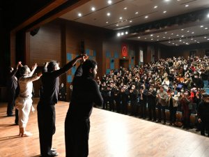 “Gelin Tanış Olalım” Esenyurt’ta Sahnelendi