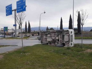 Söke’de Otomobile Çarpan Kamyonet Takla Attı