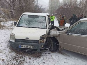 Malatya’da Kar Beraberinde Kazaları Getirdi