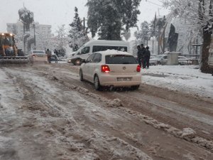 Gaziantep’te Kar Yağışı Trafiği Felç Etti