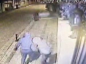 Başakşehir’de Dehşet Anları Kamerada: Avukat İle Evine Giren Hırsızlar Arasında Çatışma Çıktı