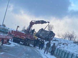 Kanala Düşen Otomobilden Burnu Kanamadan Kurtuldu