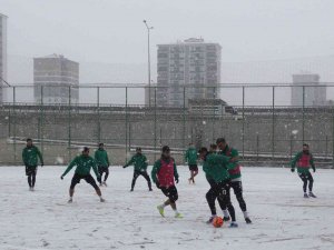 Sivas Belediyespor, Kar Altında Çalıştı