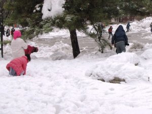 Aslanapa’da Okullara 1 Günlük Kar Tatili