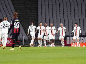 Spor Toto Süper Lig: Fatih Karagümrük: 0 - Beşiktaş: 1 (İ̇lk Yarı)