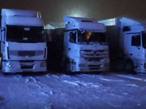 Ulaşıma Kar Yağışı Engeli, Araçların Geçişi Durduruldu