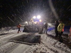 Karabük-bartın Karayolunda Kar Ve Tipi Ulaşımı Olumsuz Etkiliyor