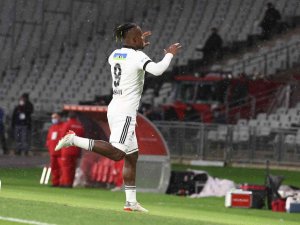 Batshuayi Seriye Bağladı