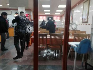 Bornova’da Restorana Silahlı Saldırı: 2 Yaralı