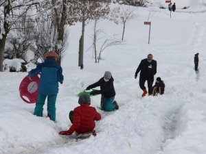 Düzce’de Kar Nedeniyle Okullar Yarın Tatil