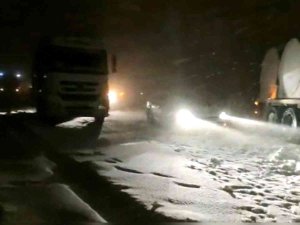 Şanlıurfa-adıyaman Karayolu Ulaşımına Kar Engeli: Onlarca Araç Mahsur Kaldı