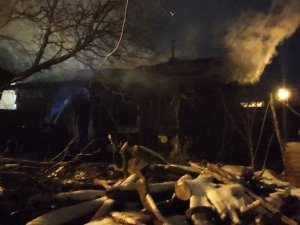 Alevlere Teslim Olan Evdeki Yaşlı Kadın Hayatını Kaybetti