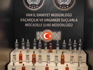 Van’da Kaçak İçki, Puro Ve Cinsel İçerikli Ürün Ele Geçirildi