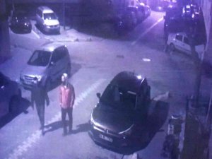 Esenyurt’ta Gece Vakti Apartmana Girmeye Çalışan 5 Şüpheli, Bina Sakinlerine Korku Dolu Anlar Yaşattı