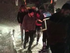 Tem’de Bariyerlere Çarpan Otobüste Mahsur Kalan Yolcular Kurtarıldı
