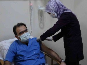 4. Doz Aşısını Olan Vali Ayaz’dan Vatandaşlara Çağrı: