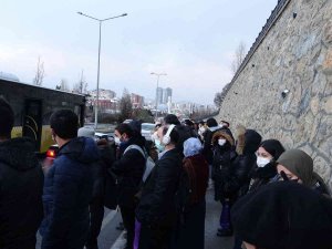Kartal’da İ̇ett Otobüsü Yolda Kaldı, Trafik Felç Oldu