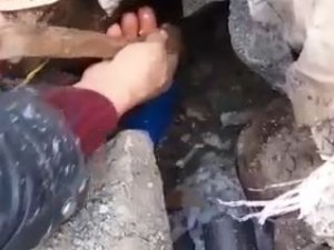 Köyün İçme Suyu Şebeke Hattından Yılan Derisi Çıktı