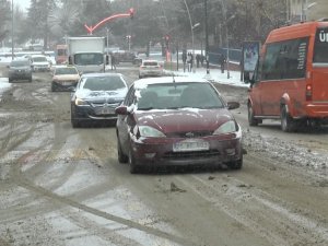 Erzurum’da Kar Hayatı Felç Etti