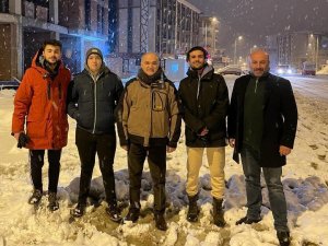 Düzce Belediyesinin Karla Mücadelesi Gece Boyu Sürdü