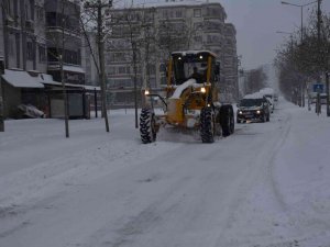 Başkan Beyoğlu Kar Temizleme Çalışmalarına Katıldı