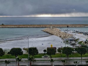 Mersin’in Sahil Kenti Erdemli’de Kar Sıfır Rakıma Kadar Geldi, Bazı Okullar Tatil Edildi