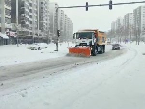Diyarbakır’da Karla Mücadele Çalışmaları Aralıksız Sürüyor