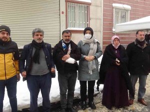 Evlat Hasreti Çeken Aileler Kar Altında Nöbette