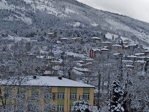 Devrek’te Kar Yolları Kapattı