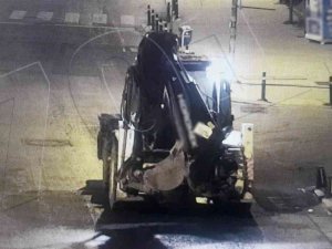 Maltepe’de İş Makinesiyle 50 Bin Lira Tutarında Yer Altı Kablosu Çalan Hırsızlar Yakalandı