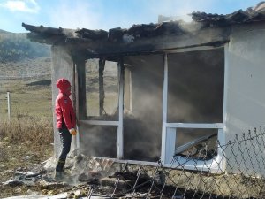 Bağ Evi Yangında Kül Oldu
