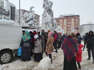 Gaziantep’te Yoğun Kar Yağışı Hayatı Durma Noktasına Getirdi