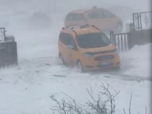 Gevaş’ta Fırtına Hayatı Olumsuz Etkiledi