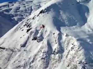 Köylülerin Küreklerle Yaptığı Piste İndirilen Helikopterle Doğum Hastası Kadın Kurtarıldı