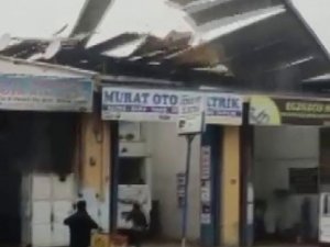 Batman’da Şiddetli Rüzgar Çatıları Uçurdu, Elektrik Tellerini Kopardı