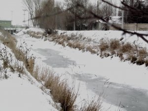 Eskişehir’de Sulama Kanalı Dondu