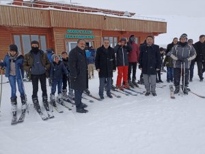 Kur’an Muhafızları Kayak Merkezinde Buluştu
