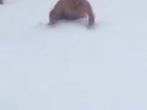 Eksi 1 Derece Havada Karda Yüzdü