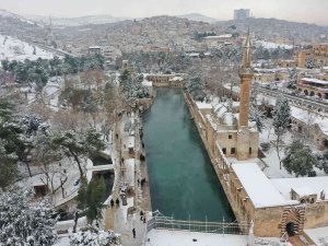 Beyaza Bürünen Balıklıgöl Havadan Görüntülendi