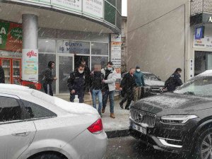 Poliklinikteki Alacak Verecek Meselesi Kanlı Bitti: 1 Yaralı
